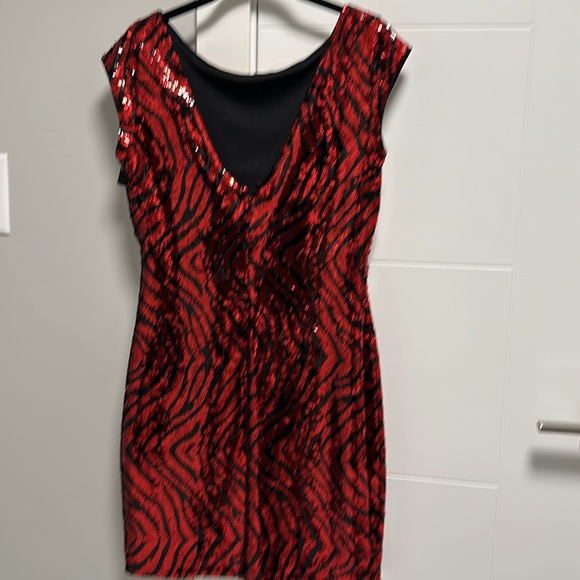 Guess Red & Black Sequence Dress NWT - Picture 4 of 9